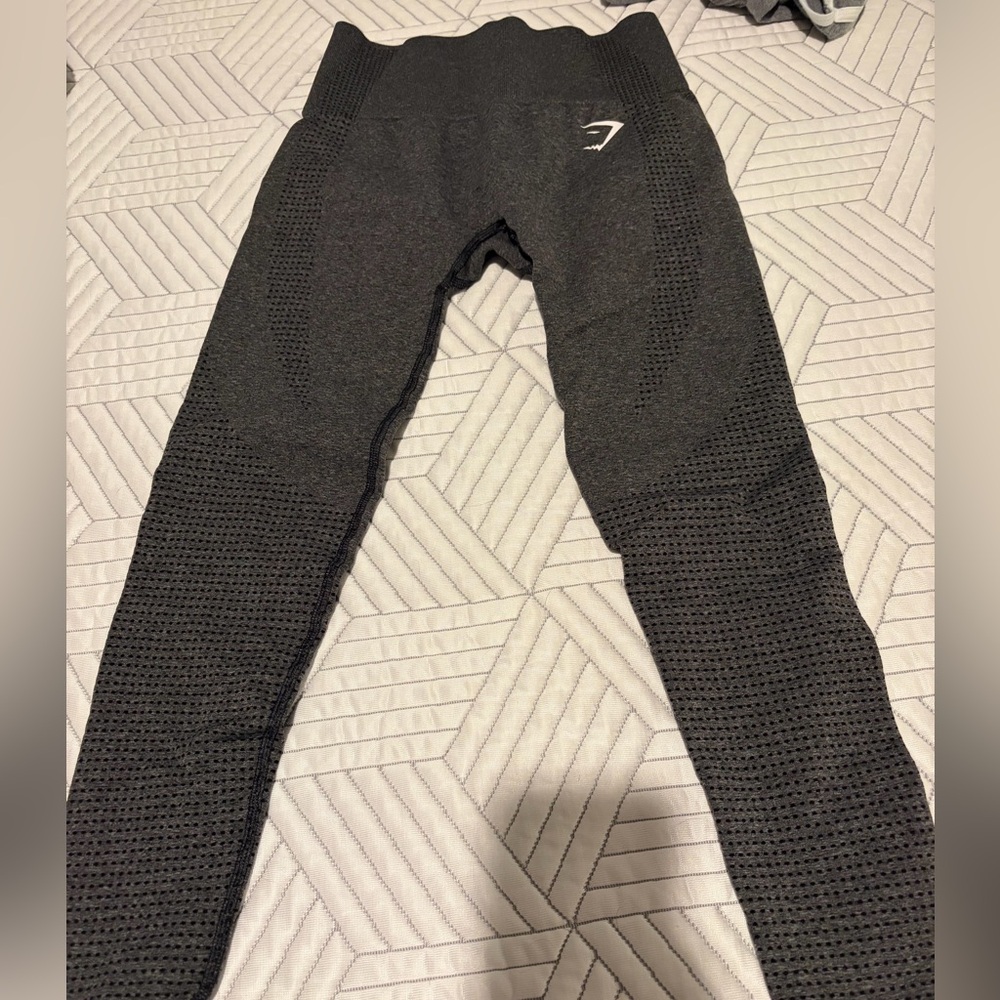 Gym shark leggings
